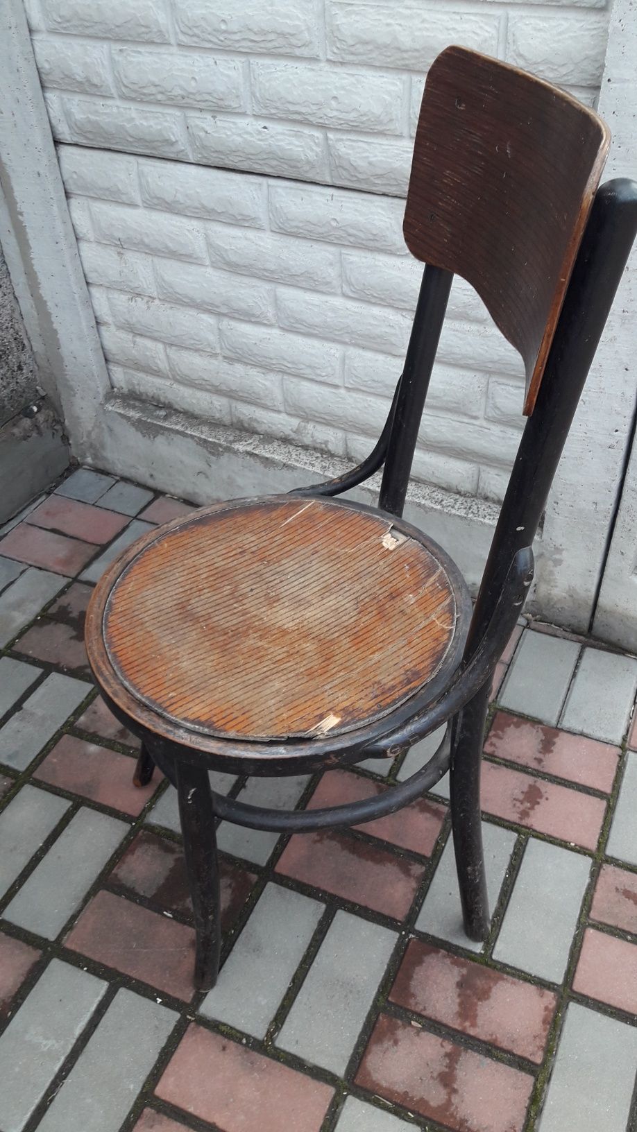 Старинный антикварный стул.