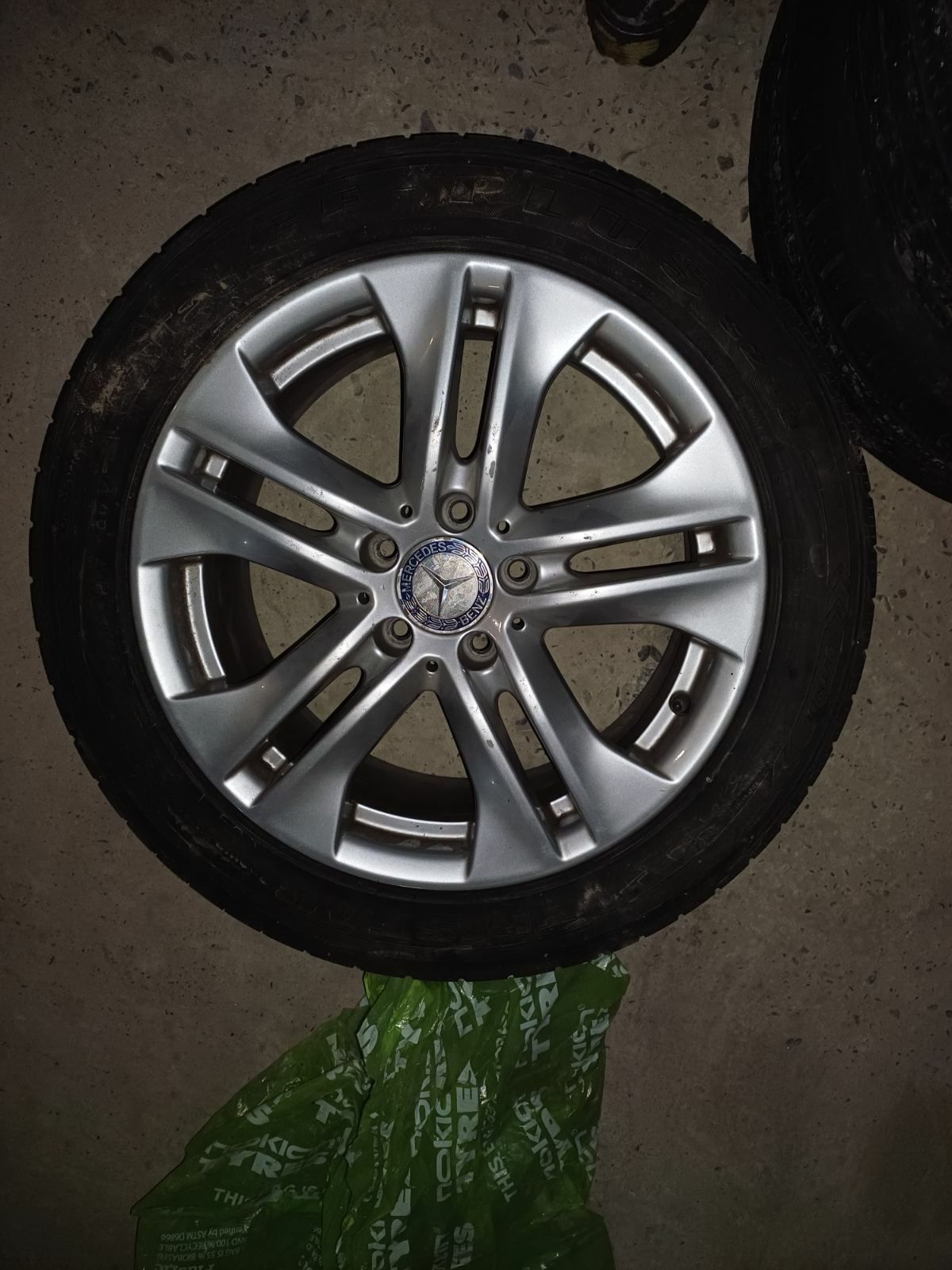 Титани та Резина r 17 245/45та диски r 17 5 х112.