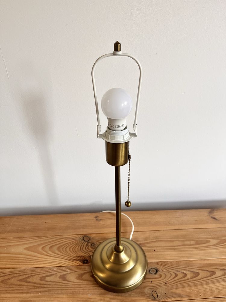 Ikea ARSTID – lampka stołowa z abażurem kremowym