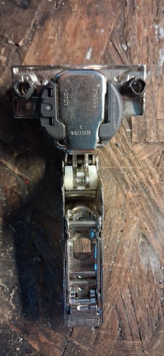 Zawiasy meblowe Blum