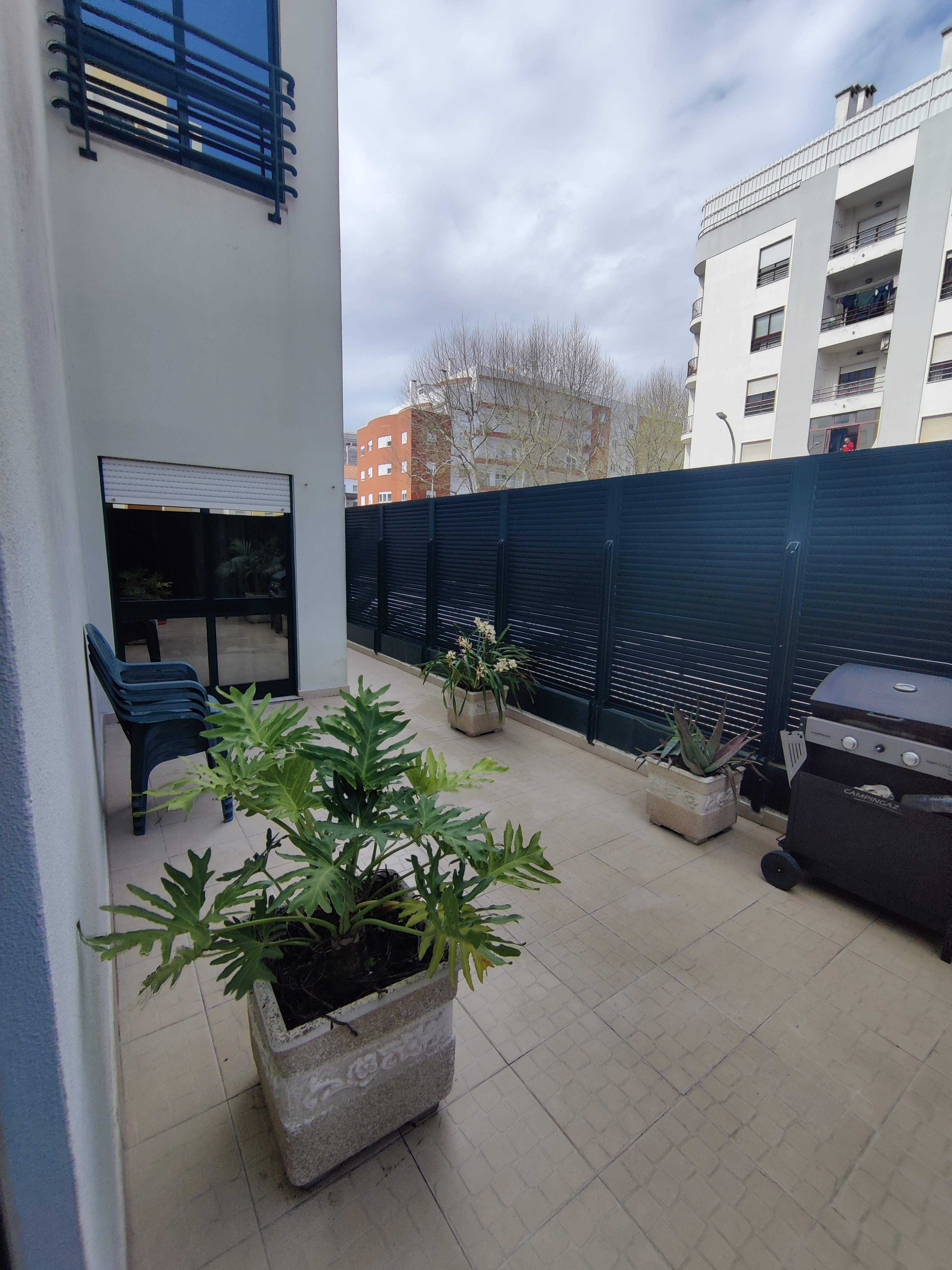 Apartamento T3 com terraço em zona nobre de Setúbal