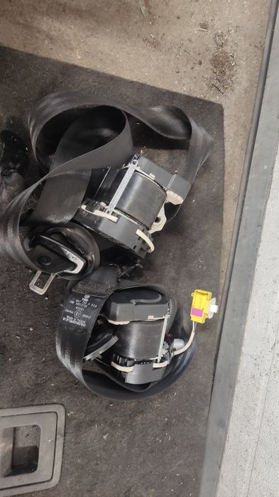 Pas bezpieczeństwa przód przedni lewy prawy VW Touran 1 lift