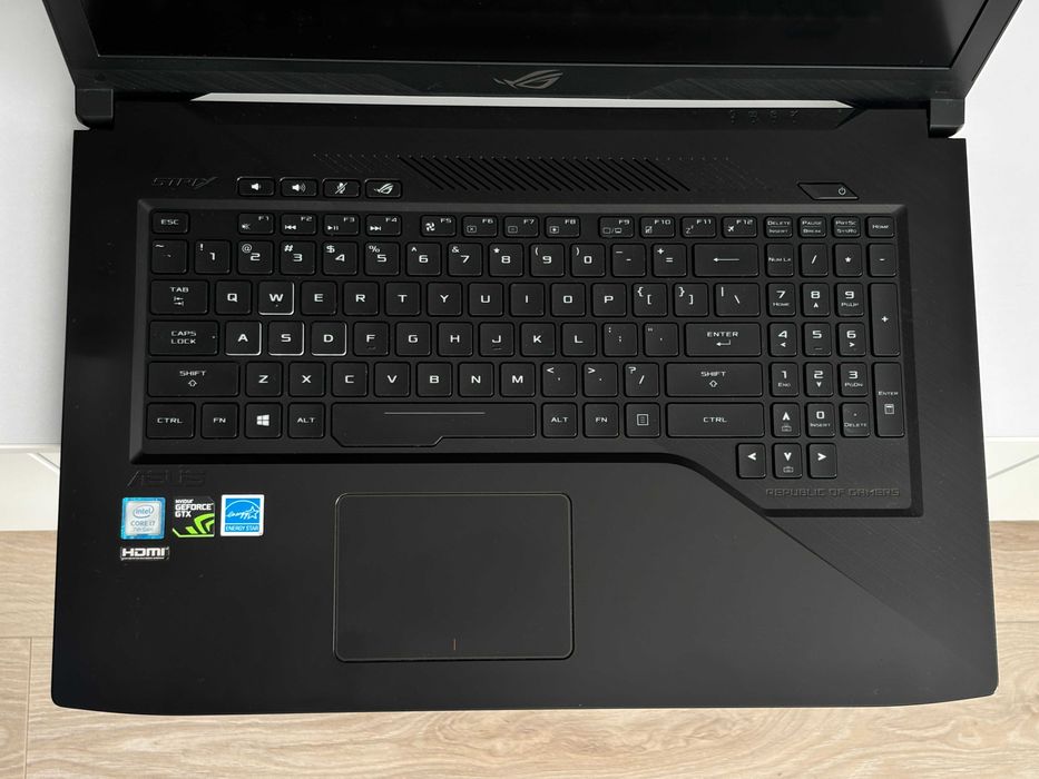 Asus Rog Strix GL703VD | GTX 1050 4Gb | i7-7700HQ | 16GB | 256GB