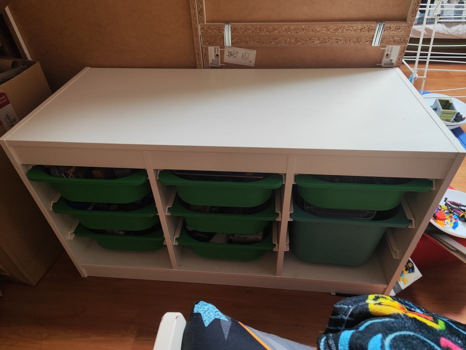 Torfast Ikea regał z zielonymi pojemnikami