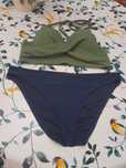 Conjunto bikini verde e cueca azul