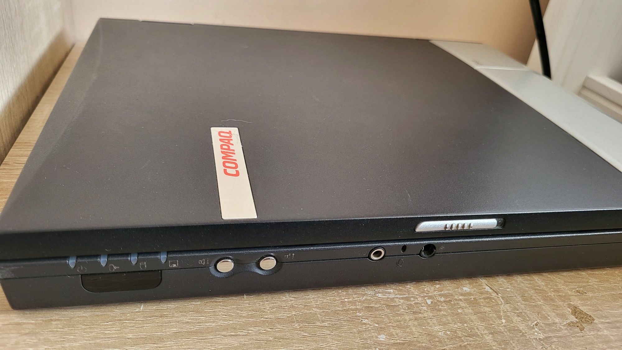 Retro laptop compaq evo n600c