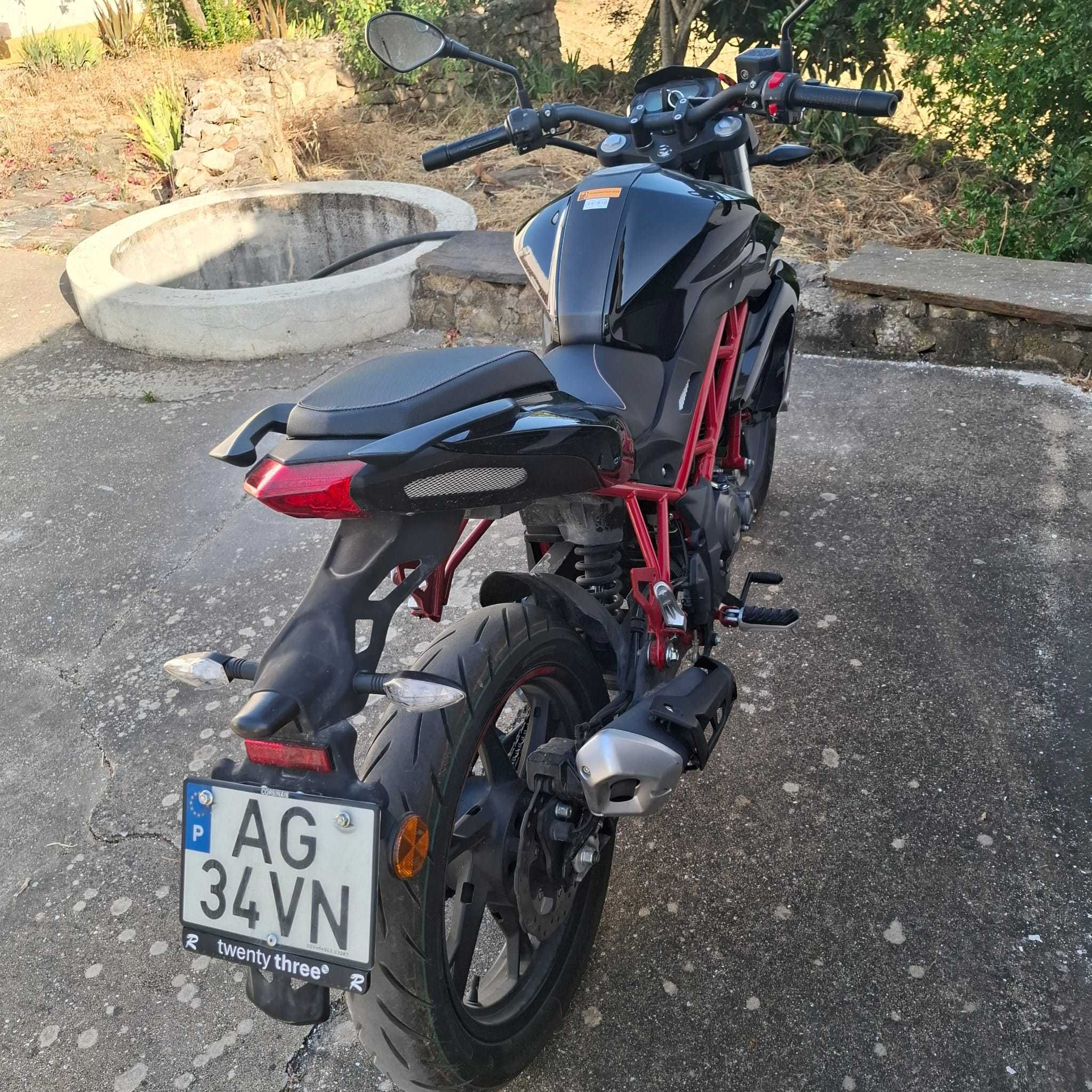 Moto Benelli BN125