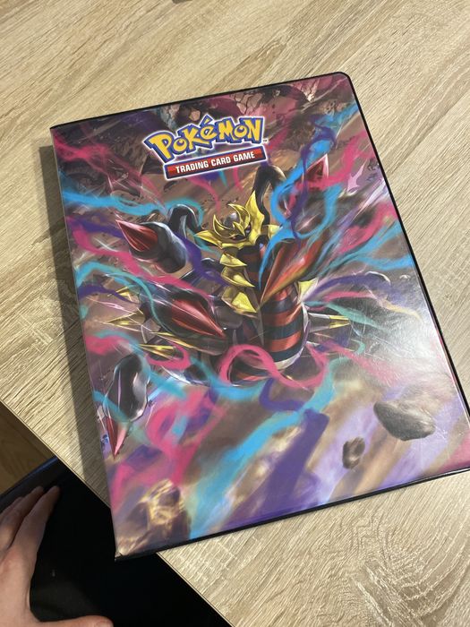 Duża kolekcja 630 kart Pokémon + album