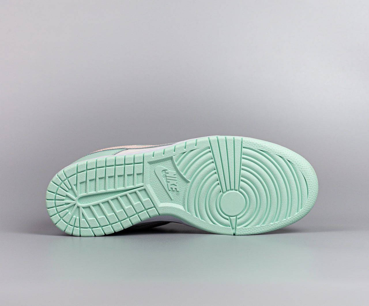 Різні розміри Жіночі кросівки Nike SB Dunk white light green
