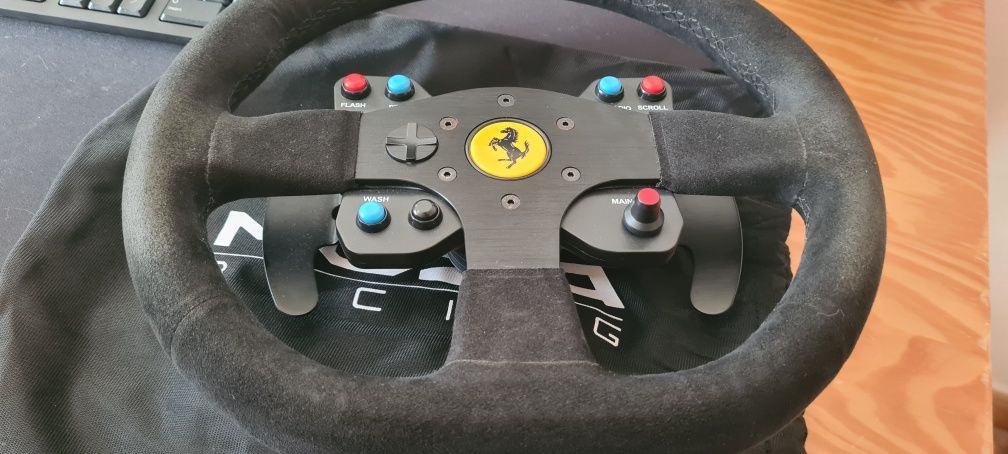 Volante Thrustmaster Ferrari 599xx Evo