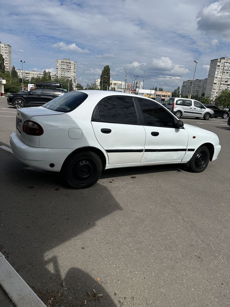 Продам нормальный lanos с гуром