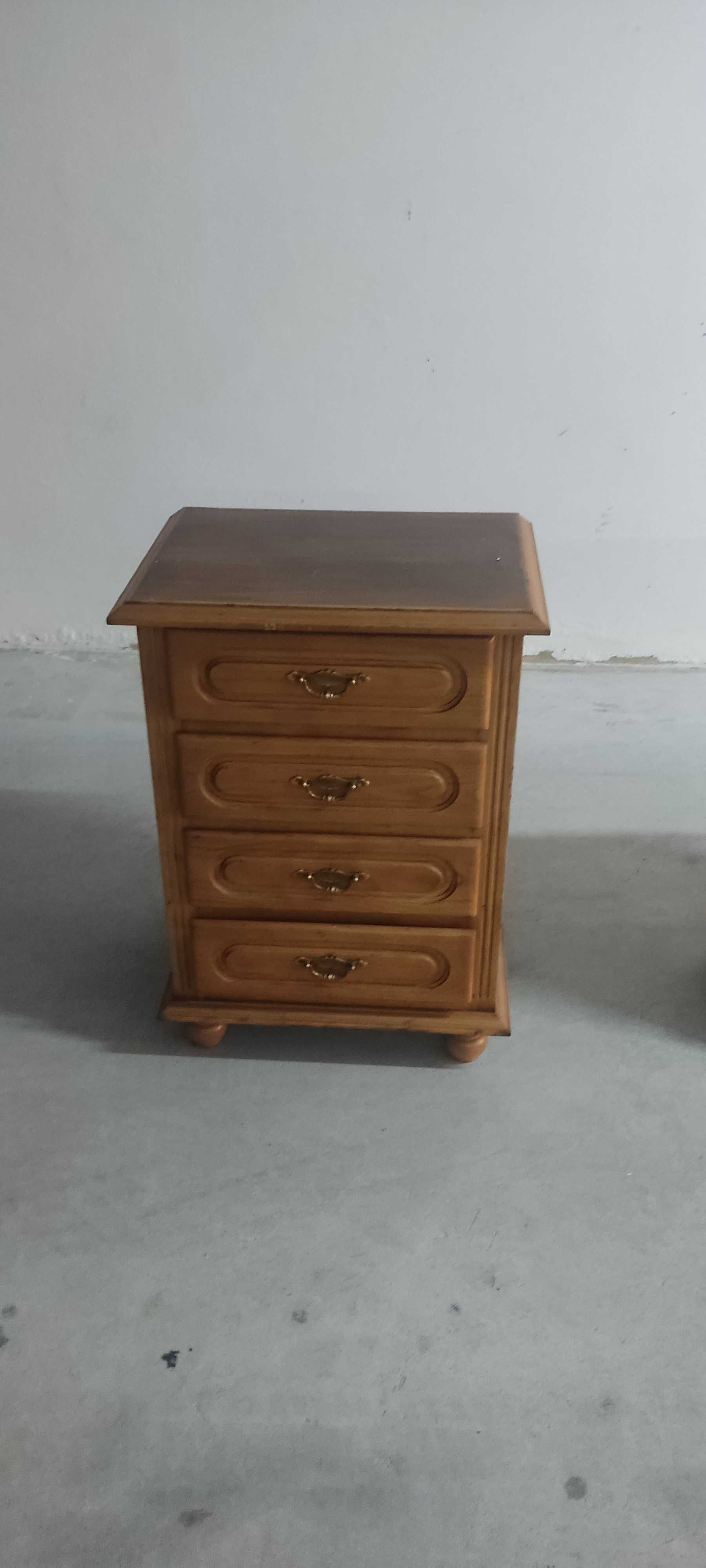 Mesa cabeceira com 5 gavetas