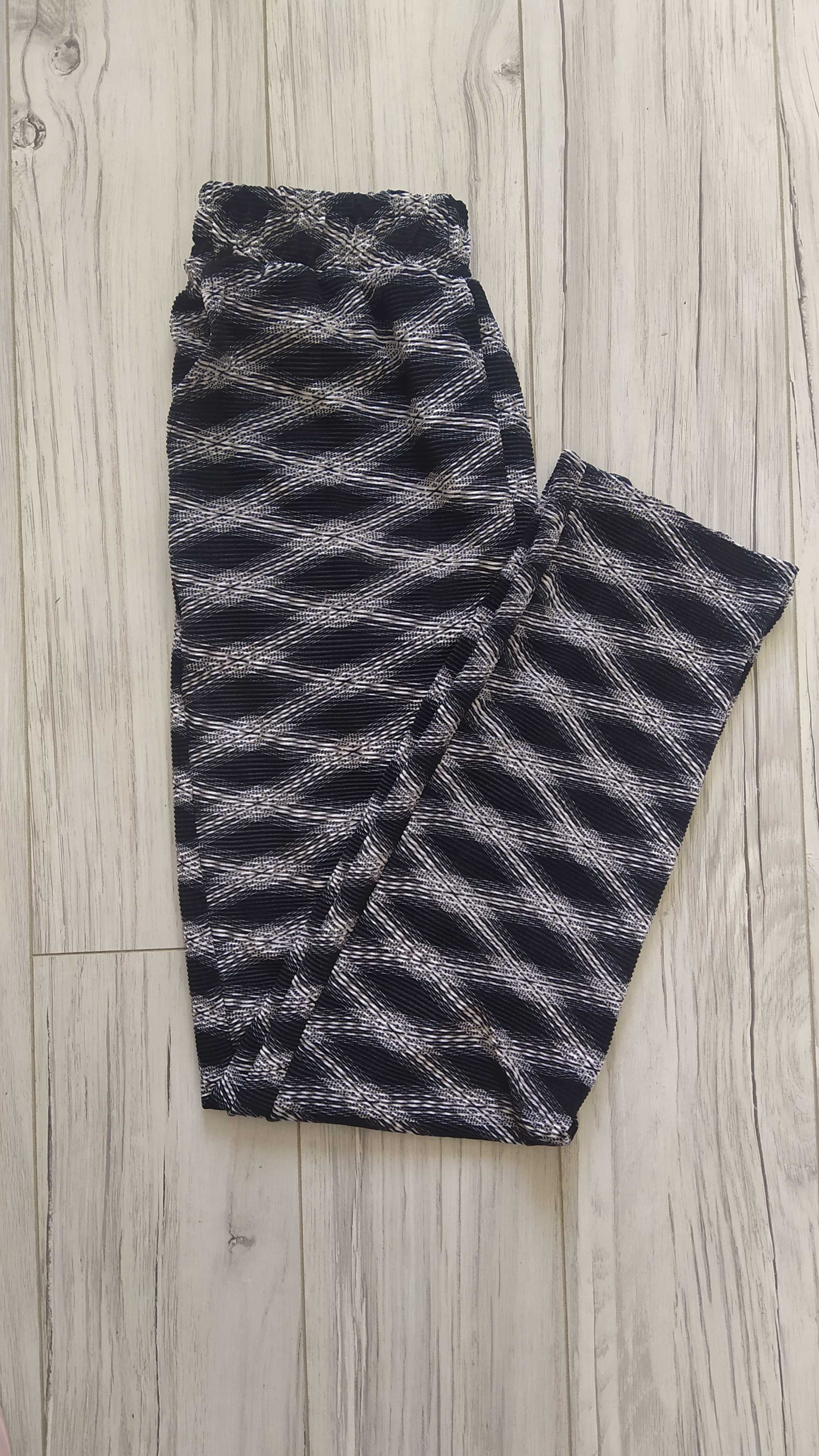 Letnie spodnie legginsy proste wzorzyste czarne białe Szachownica 40 L