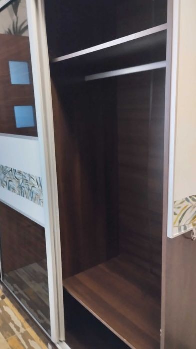 Szafa z lustrem do przedpokoju lub garderoby. Duża, pojemna 210/180/80