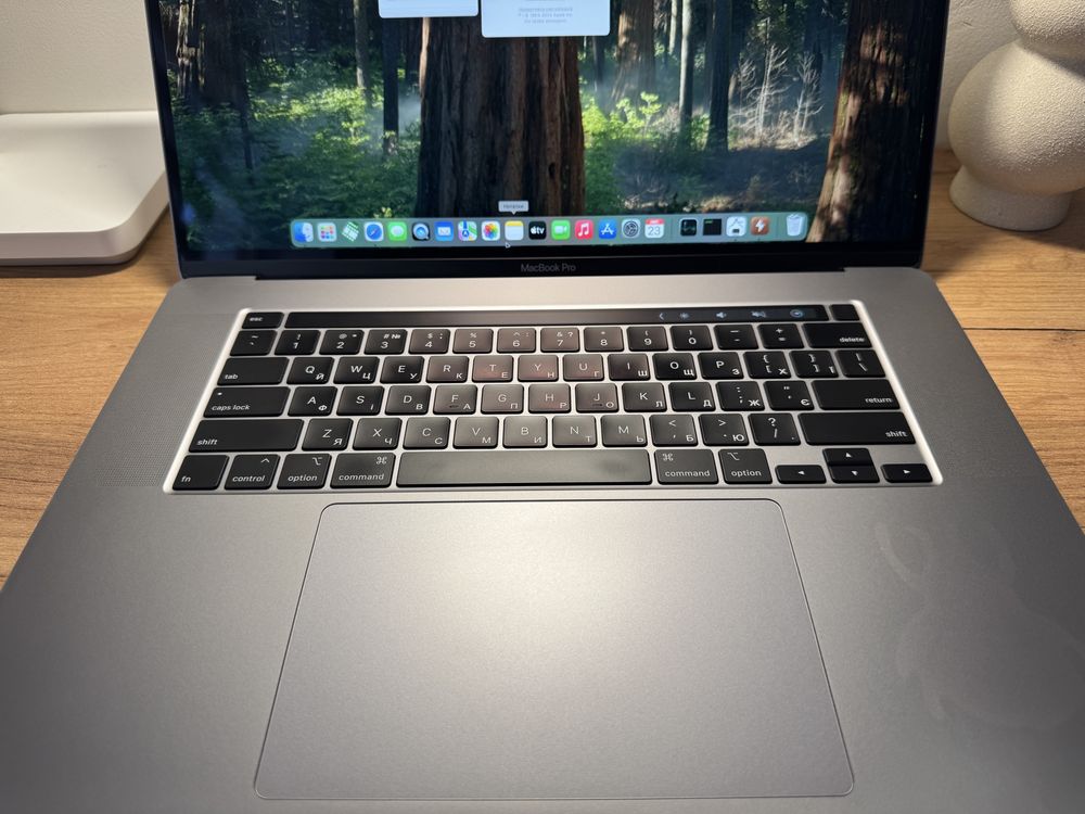 MacBook Pro 16 2019 8-Core i9 16Gb 1Tb Radeon 5500 4Gb