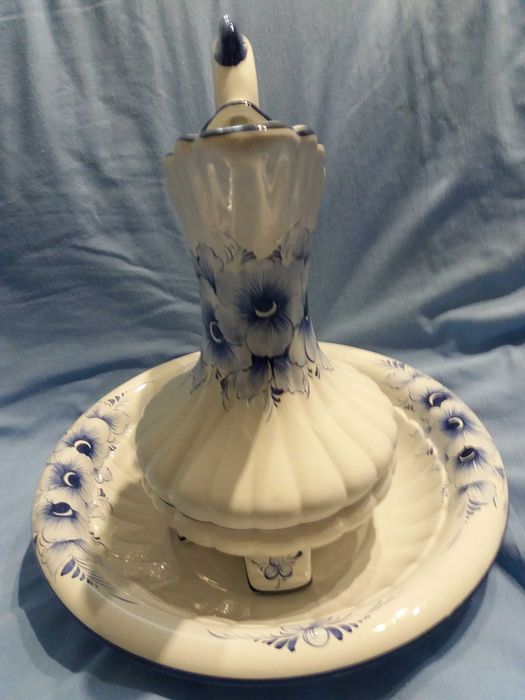 Conjunto de Jarro e bacia em loiça