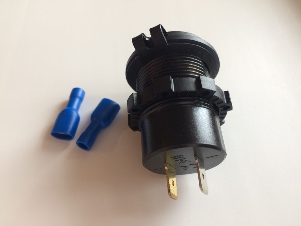 Автомобильная USB зарядка QC 3.0, Type-C + Вольтметр в авто 12V - 24V