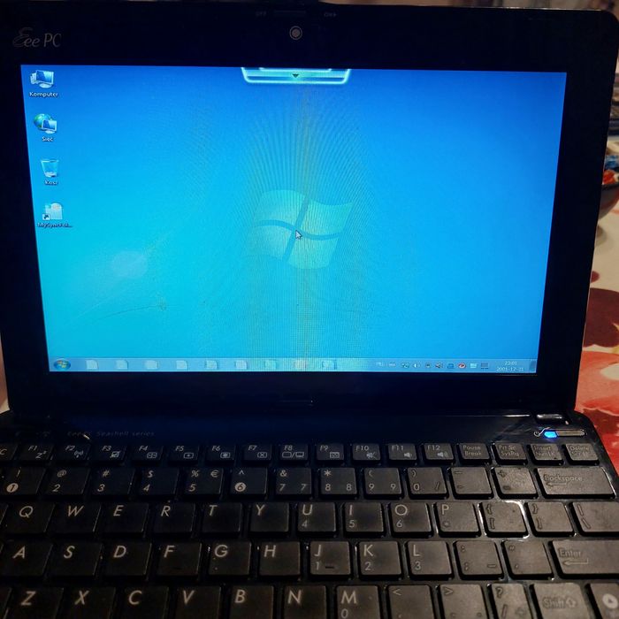 Asus Eee Pc z ładowarką