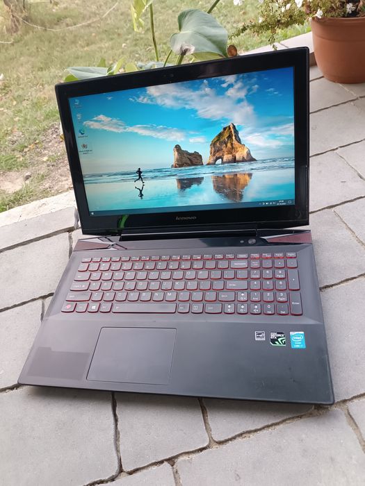 Laptop Lenovo Y50-70 i7 GTX 860 działa na części.