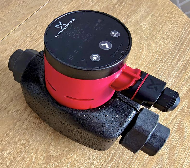 Pompa Grundfos Alpha2 25-40 rozstaw 180 mm z AutoAdapt - Stan Idealny