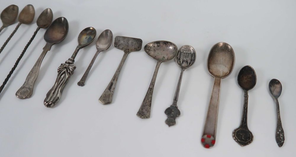 Conjunto de talheres antigos em metal/casquinhas