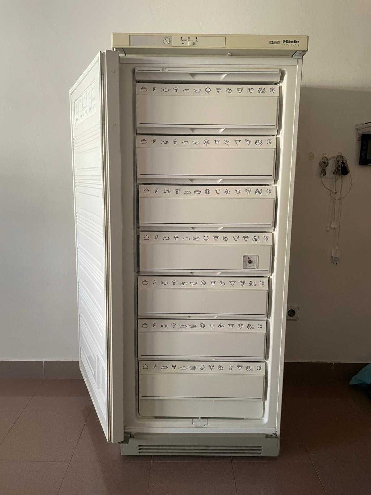 Arca congeladora vertical Míele (147 cm)