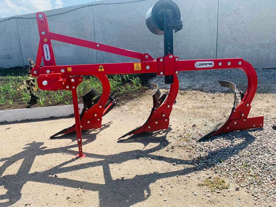 Плуг 3 корпуса ексцентричний UNLU Деметра перьевой отвал МТЗ 80 МТЗ 82