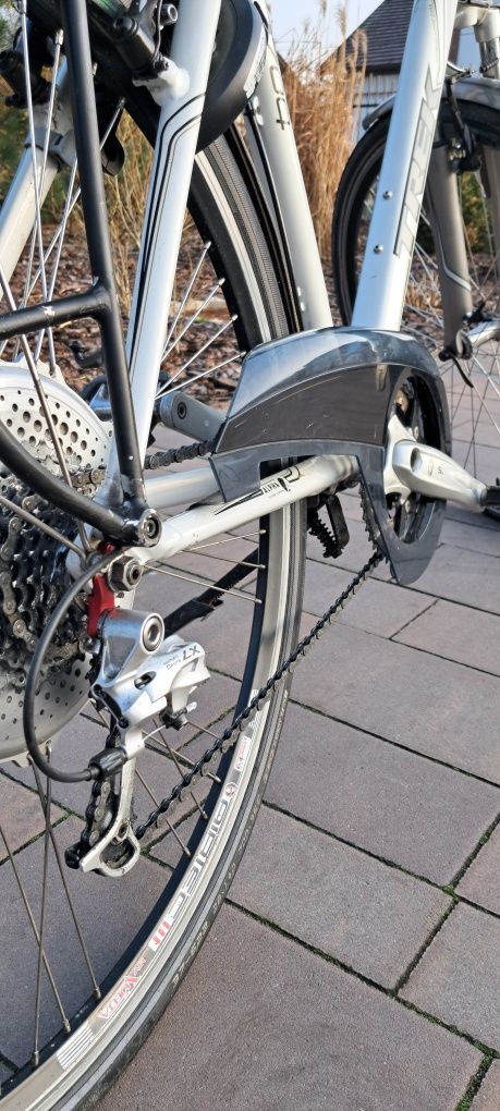 Rower elektryczny męski trek navigator T700