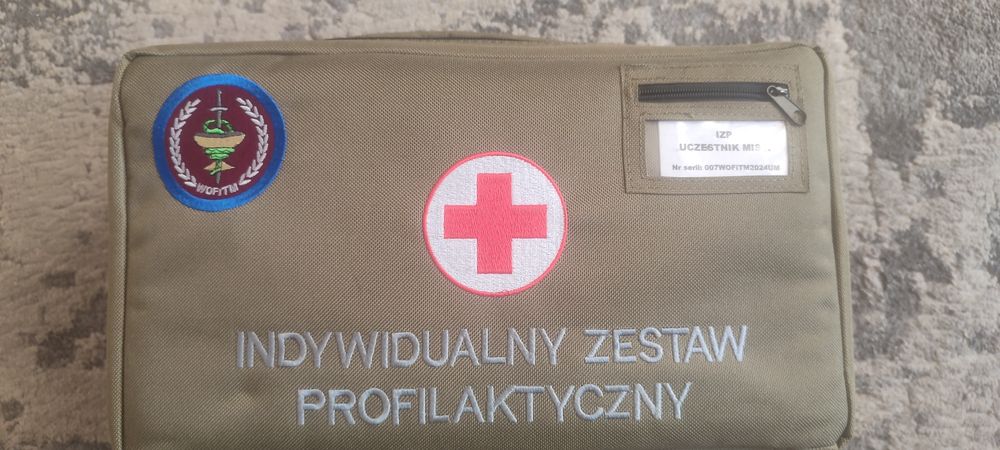 Apteczka wojskowa uczestnika misji. Kompletna.