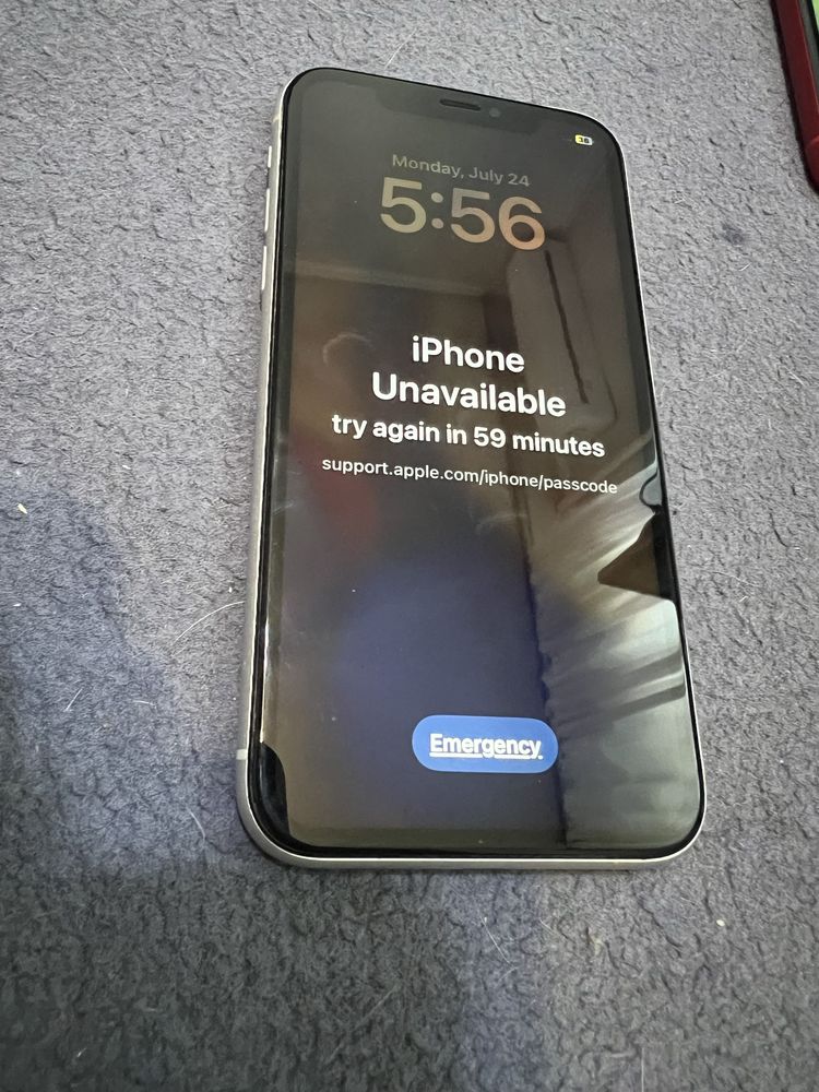 Продам iphone XR icloud