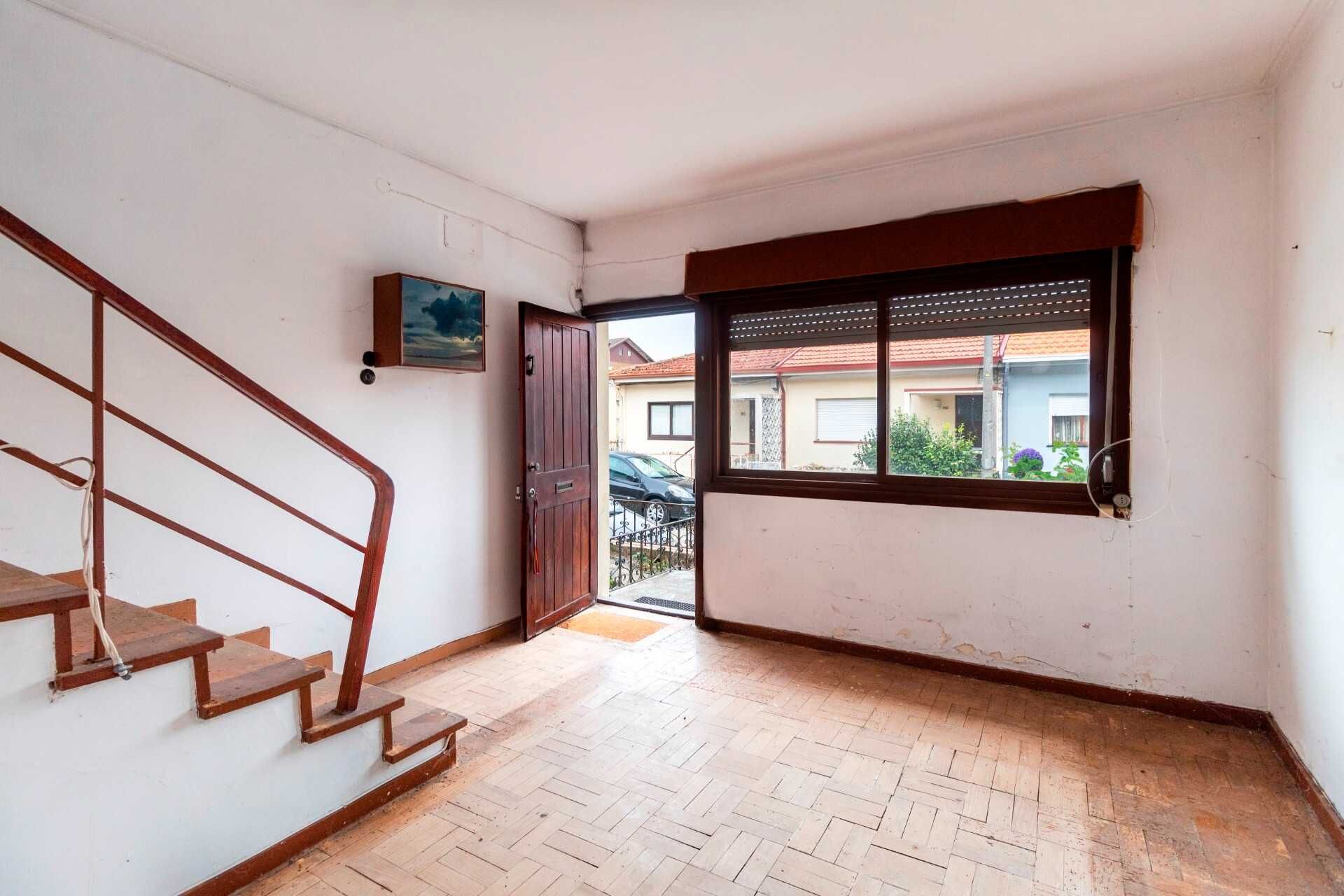 EXCELENTE - Moradia T2 para Restauro no Coração de Vila Nova de Gaia
