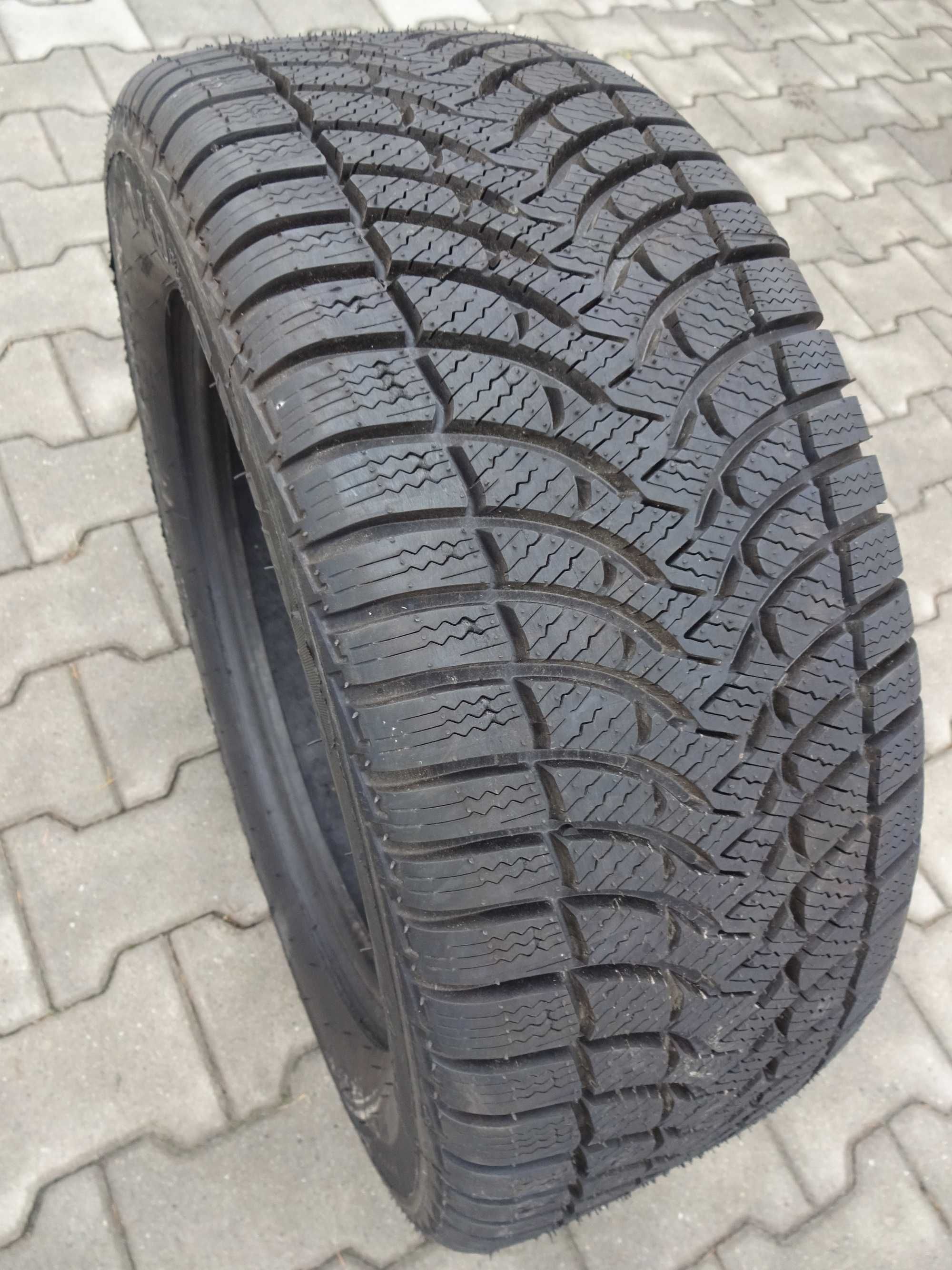 4x Opony Bieżnikowane 225/55R16 Zimowe Drugi Gatunek