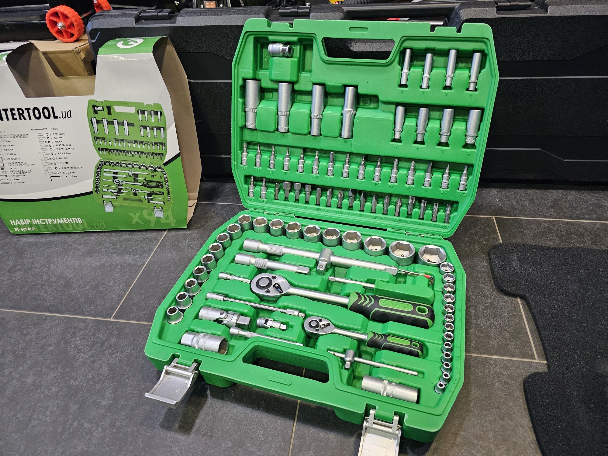 Набор инструментов Головок 94ед. Intertool 1/2", 1/4" 72 зуба Трещетки