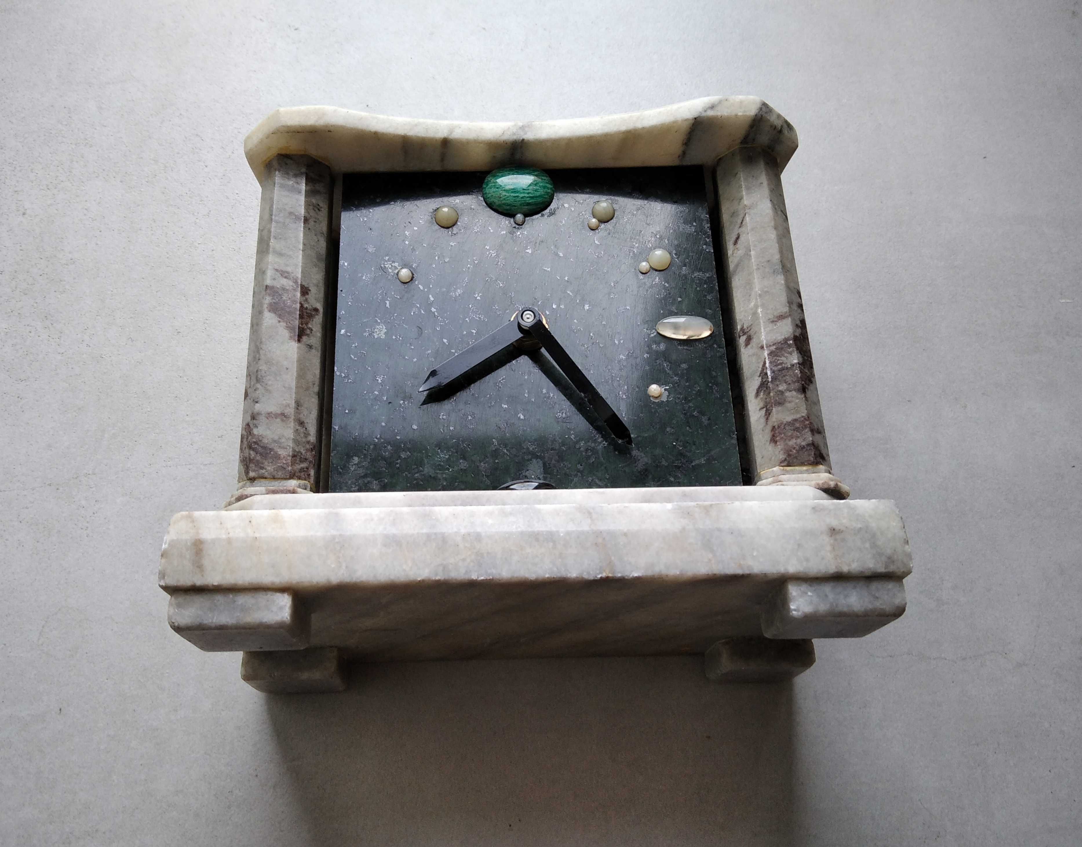 Zegar kominkowy kamień kwarc