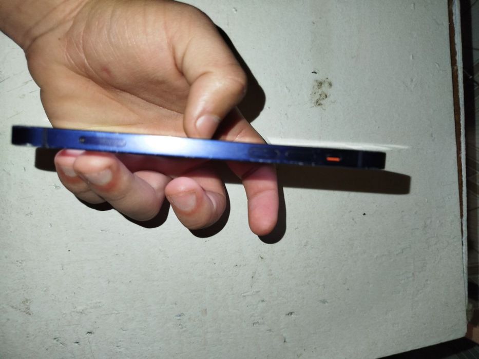 айфон 12 64гб синьому колярі