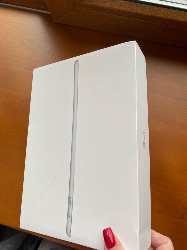 продам Apple iPad 128 GB Wi-Fi Silver 2018