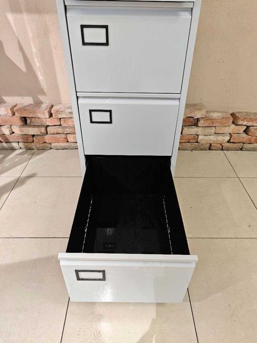 Szafa aktowa metalowa 47x62x133 – 4 szuflady, zamykana, solidna