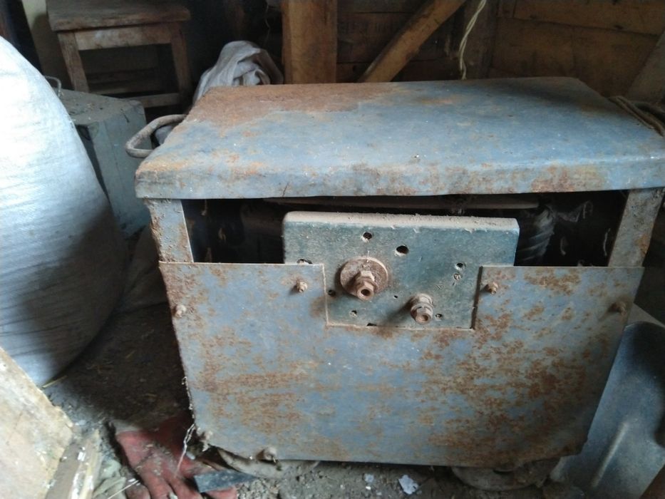 Продам зварювальний апарат в робочому стані стоїть без діла ровів 15.