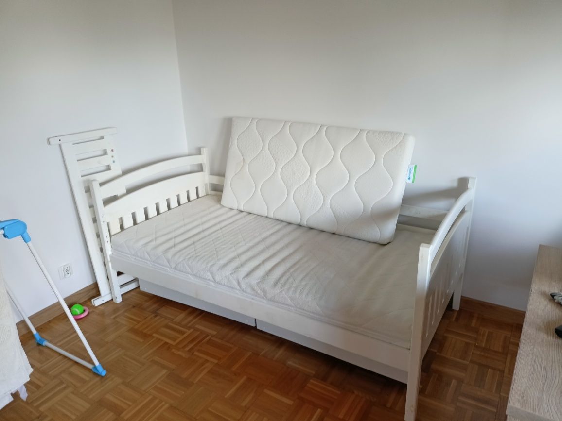 Łóżko z barierką ochronną