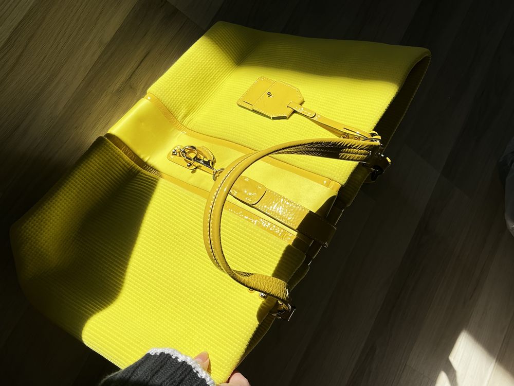 Unikatowa żółta torba marki Fay