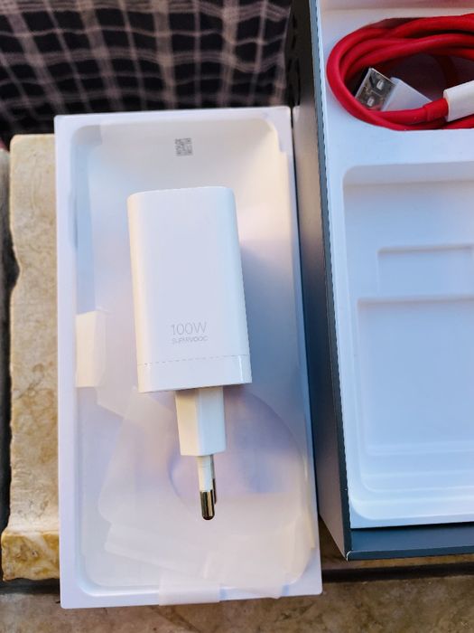 One plus 12 512Gb 16 Gb de RAM