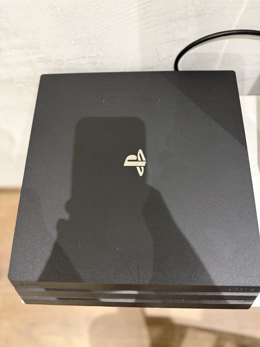 Продам ps 4 pro + игри