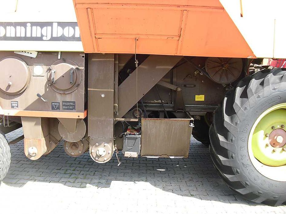 Зерноуборочный комбайн Dronningborg D 7200