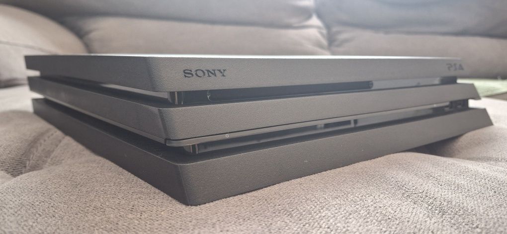 Playstation 4 PRO(PS4), CUH-7216B