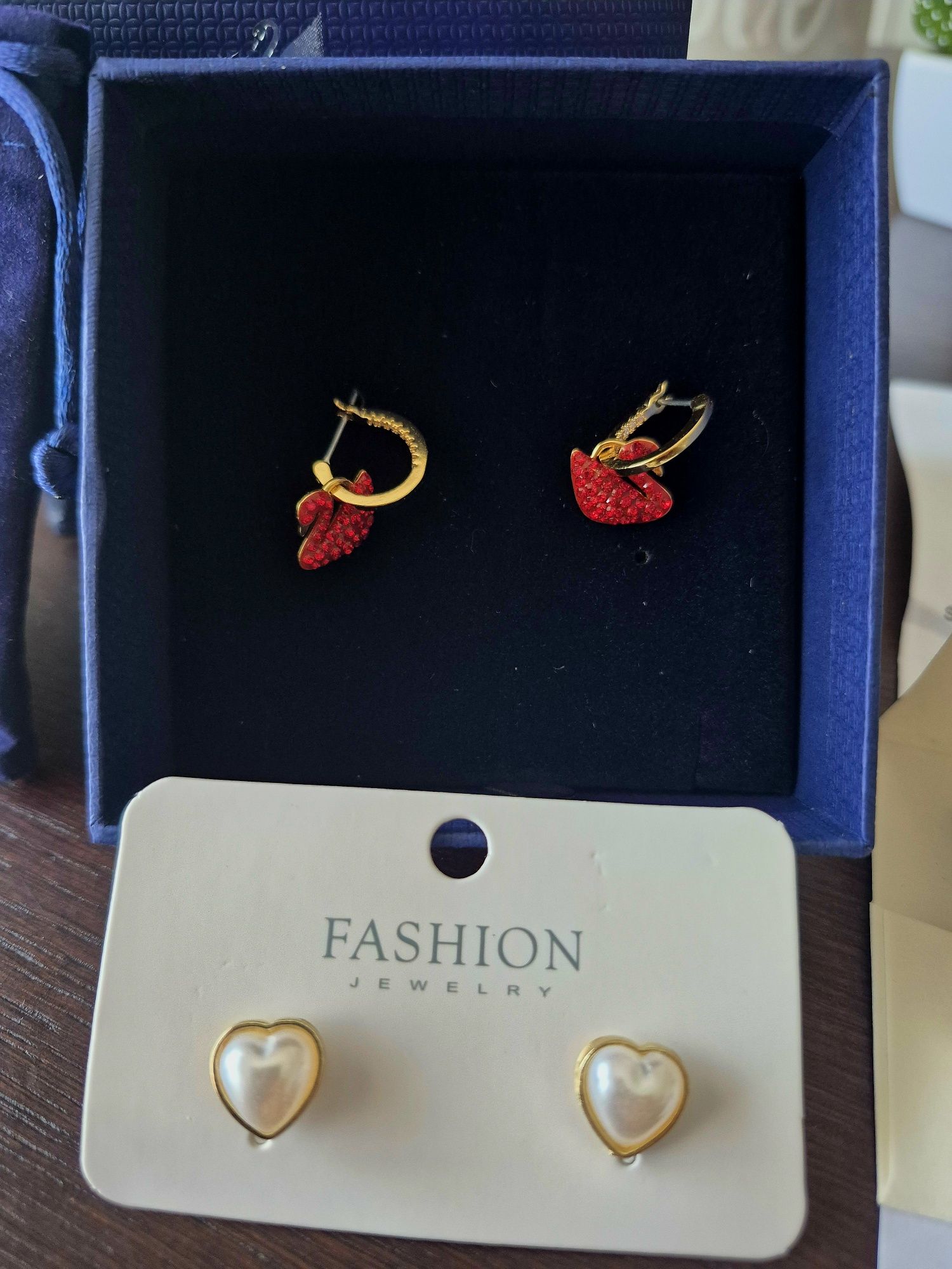 Brincos Swarovski Cisnes Vermelhos
