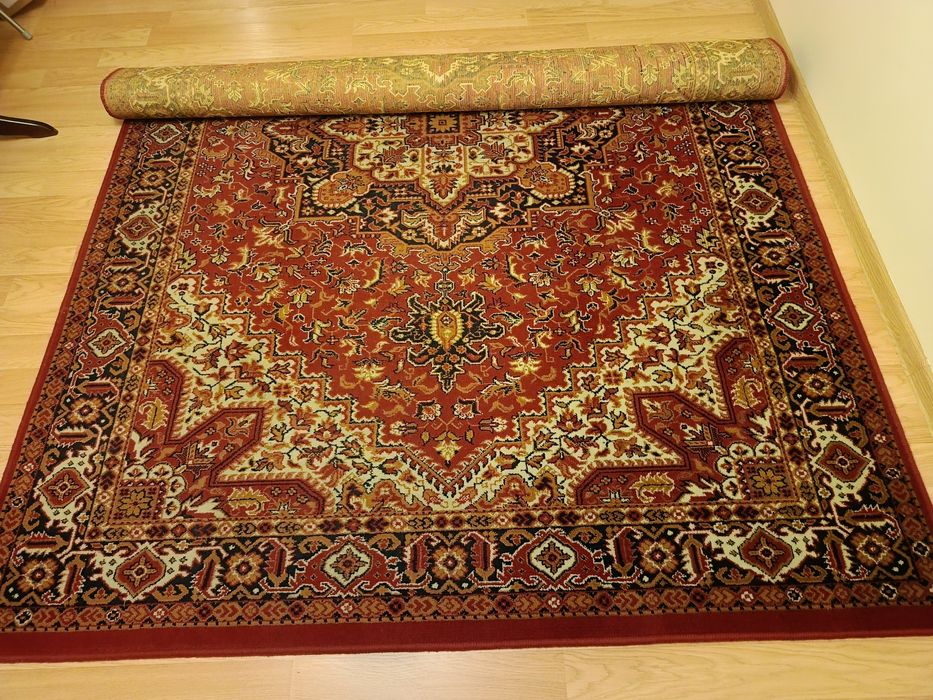 Dywan polskiej produkcji z Białegostoku o wymiarach 2 x 3 m