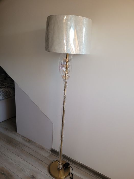 Lampa wolnostojąca h&y