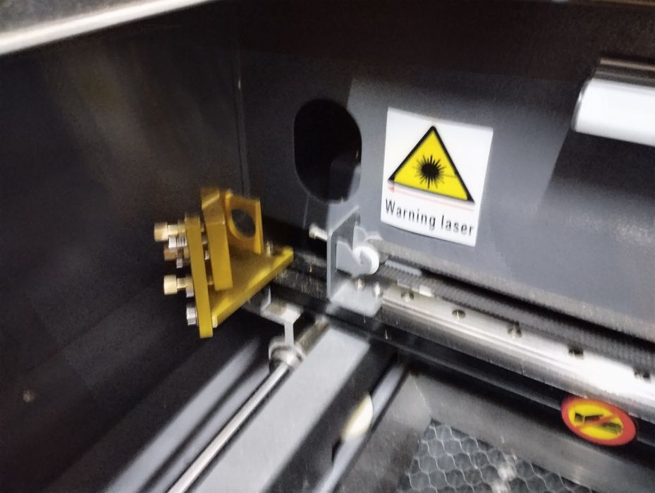 Продам лазерний станок СО2