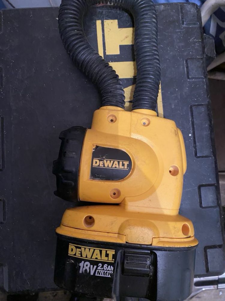 Wkrętarka szczotkowa dewalt+ lampka walizka