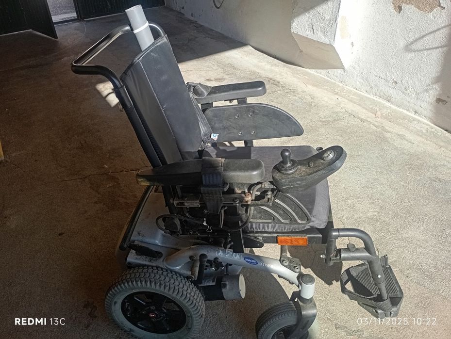 Cadeira elétrica Invacare com bateria nova e joystick